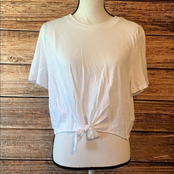 Topshop Tops - 5/25 Nwt Topshop• White Cropped Tie Front T